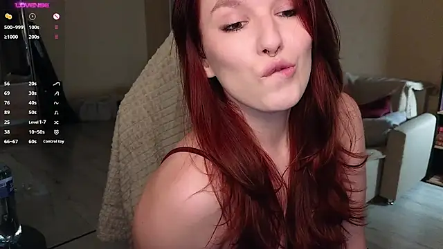 Snapshot of Val_lava chatting on November 28, 8:33 pm Val lava online show from November 28, 8:33 pm