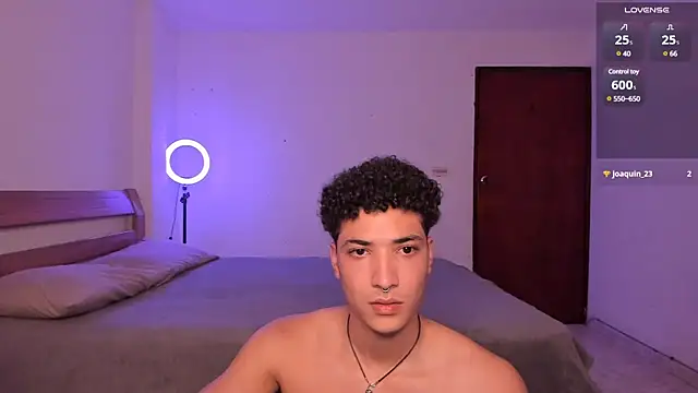 Snapshot of MitchellXD chatting on December 25, 10:59 pm MitchellXD online show from December 25, 10:59 pm