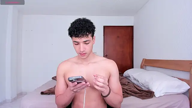 Snapshot of MitchellXD chatting on February 2, 3:39 pm MitchellXD online show from February 2, 3:39 pm