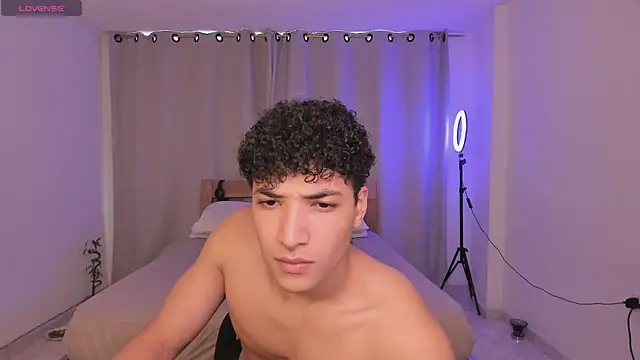 Snapshot of MitchellXD chatting on February 16, 3:27 pm MitchellXD online show from February 16, 3:27 pm