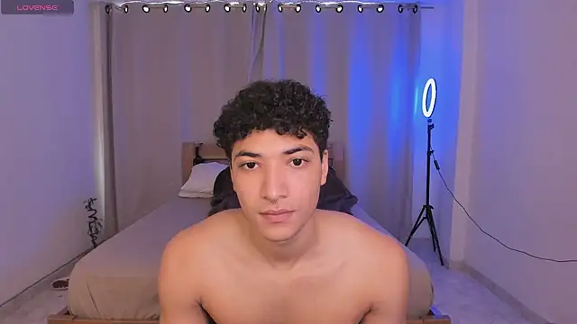 Snapshot of MitchellXD chatting on February 18, 3:10 pm MitchellXD online show from February 18, 3:10 pm