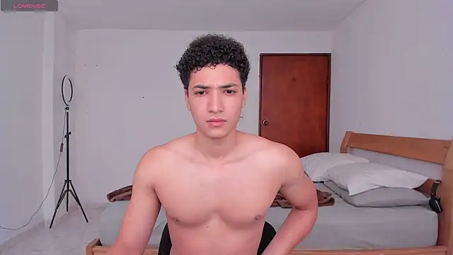 Snapshot of MitchellXD chatting on March 2, 2:43 pm MitchellXD online show from March 2, 2:43 pm