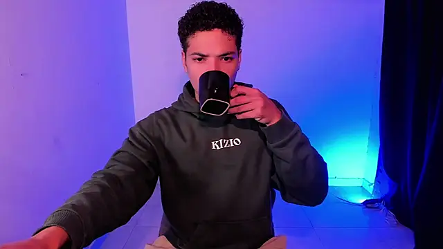 Snapshot of MitchellXD chatting on September 19, 2:40 pm MitchellXD online show from September 19, 2:40 pm