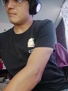 Mghty-cockl88 online show from February 3, 3:39 pm