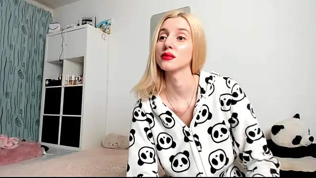 KenzieDawton online show from January 12, 5:03 am