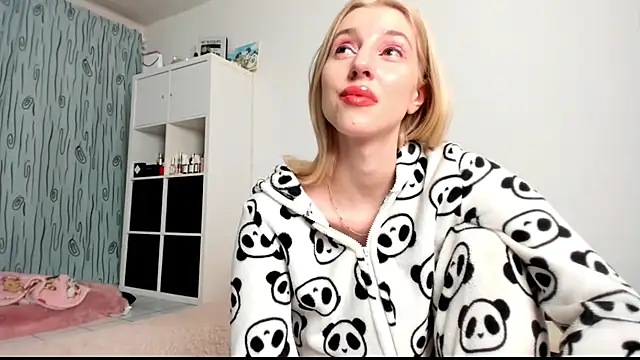 KenzieDawton online show from January 27, 5:14 am