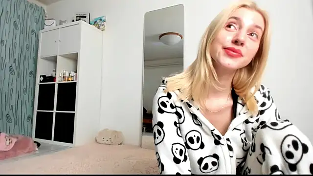 KenzieDawton online show from January 31, 5:19 am