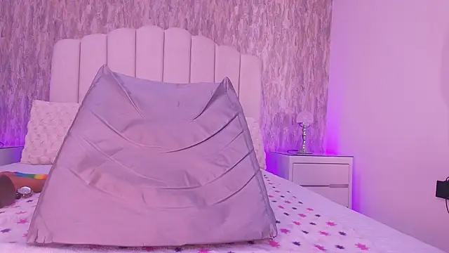 raven lilith  online show from April 1, 3:18 am