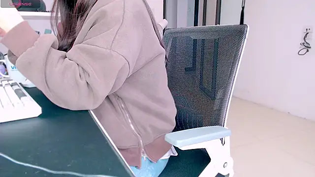 Shyn   online show from February 20, 9:33 am