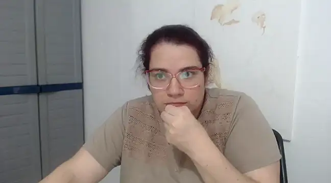Snapshot of karlythoth@xh chatting on February 19, 9:47 pm karlythothxh online show from February 19, 9:47 pm
