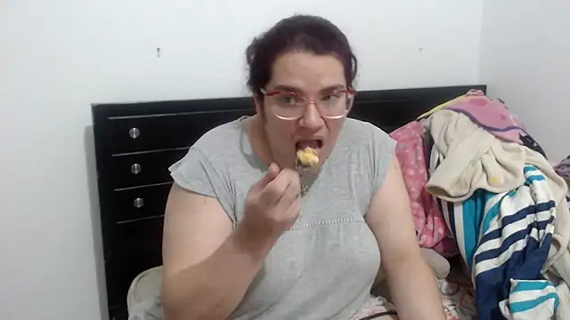 Snapshot of karlythoth@xh chatting on March 7, 2:56 pm karlythothxh online show from March 7, 2:56 pm