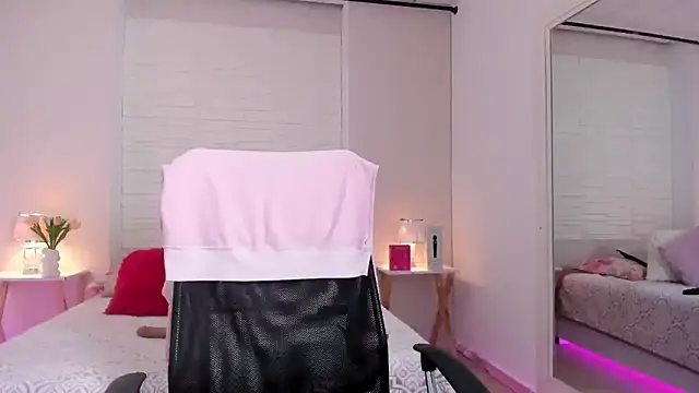 SophiaaStone online show from March 28, 12:05 pm