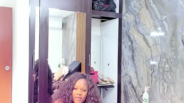 LauraSaenz01 online show from March 9, 4:11 pm