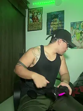 Snapshot of Danielsbigcum chatting on April 25, 5:43 am Danielsbigcum online show from April 25, 5:43 am