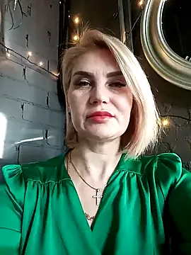 Snapshot of JennyOMay chatting on December 14, 5:18 am JennyOMay online show from December 14, 5:18 am