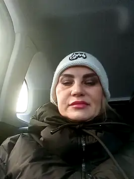 Snapshot of JennyOMay chatting on December 17, 4:45 am JennyOMay online show from December 17, 4:45 am