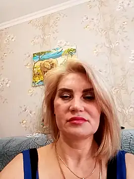 Snapshot of JennyOMay chatting on February 11, 3:18 am JennyOMay online show from February 11, 3:18 am