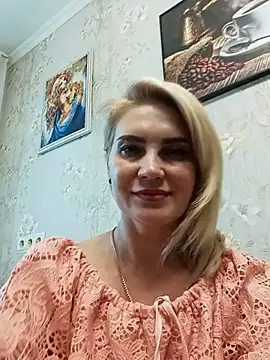 Snapshot of JennyOMay chatting on June 11, 4:32 am JennyOMay online show from June 11, 4:32 am