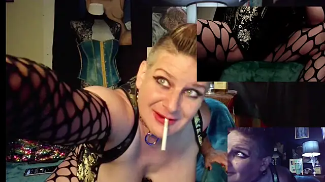 Snapshot of betty-bombshell chatting on July 20, 12:36 am betty-bombshell online show from July 20, 12:36 am