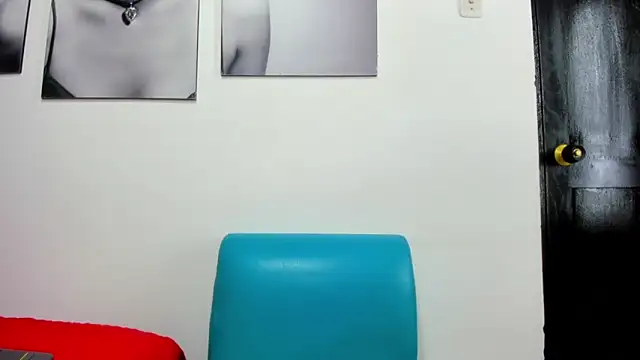 Snapshot of izzy_cum chatting on December 24, 4:19 pm izzy cum online show from December 24, 4:19 pm