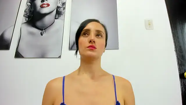 Snapshot of izzy_cum chatting on January 16, 4:28 pm izzy cum online show from January 16, 4:28 pm