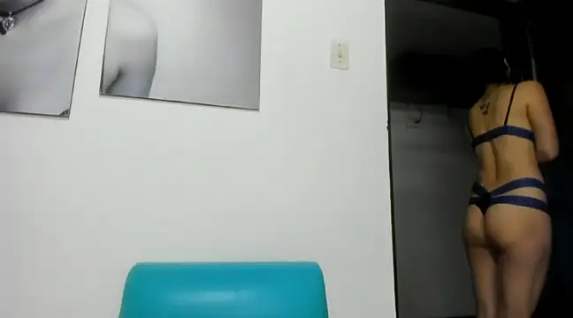 Snapshot of izzy_cum chatting on January 19, 4:25 pm izzy cum online show from January 19, 4:25 pm