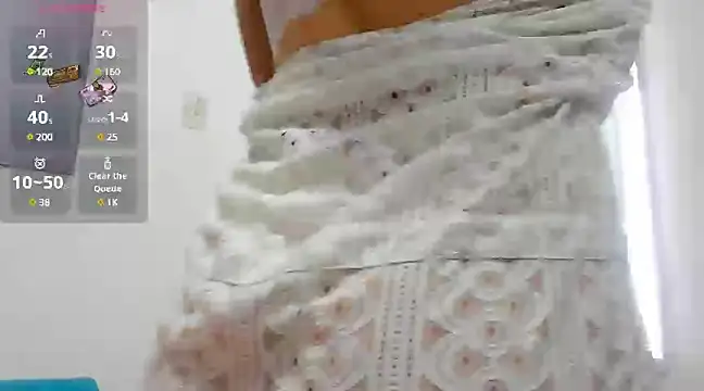 Snapshot of izzy_cum chatting on February 6, 3:20 pm izzy cum online show from February 6, 3:20 pm