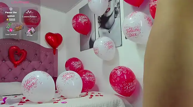 Snapshot of izzy_cum chatting on February 14, 12:03 pm izzy cum online show from February 14, 12:03 pm