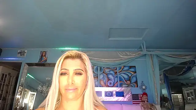 Snapshot of ADRIANNA_FOX chatting on February 6, 9:11 am ADRIANNA FOX online show from February 6, 9:11 am