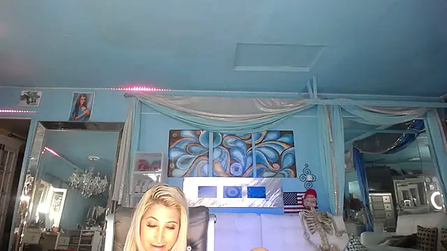 Snapshot of ADRIANNA_FOX chatting on February 8, 6:43 am ADRIANNA FOX online show from February 8, 6:43 am