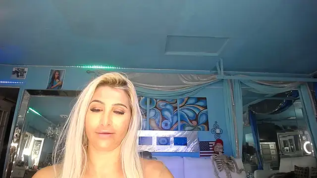 Snapshot of ADRIANNA_FOX chatting on February 10, 3:46 am ADRIANNA FOX online show from February 10, 3:46 am