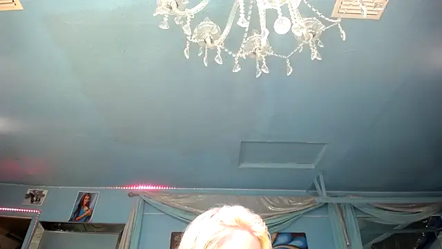 Snapshot of ADRIANNA_FOX chatting on February 15, 6:44 am ADRIANNA FOX online show from February 15, 6:44 am