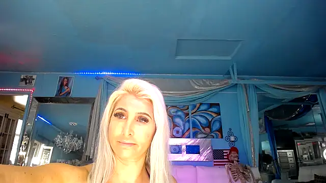 Snapshot of ADRIANNA_FOX chatting on February 17, 4:26 pm ADRIANNA FOX online show from February 17, 4:26 pm