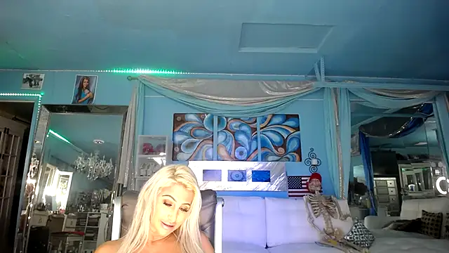 Snapshot of ADRIANNA_FOX chatting on February 18, 11:00 am ADRIANNA FOX online show from February 18, 11:00 am