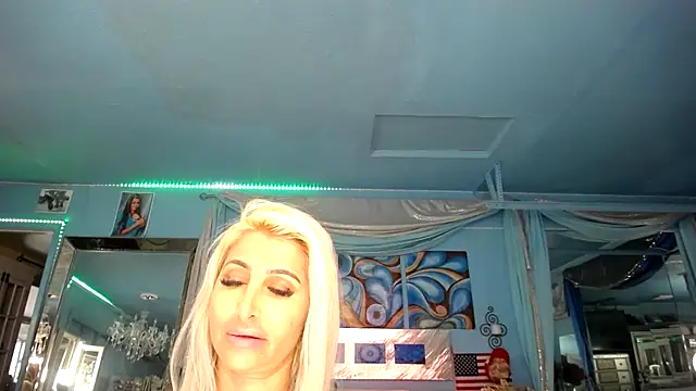 Snapshot of ADRIANNA_FOX chatting on February 19, 1:50 pm ADRIANNA FOX online show from February 19, 1:50 pm