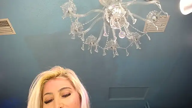 Snapshot of ADRIANNA_FOX chatting on March 3, 5:39 pm ADRIANNA FOX online show from March 3, 5:39 pm