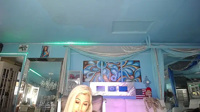 Snapshot of ADRIANNA_FOX chatting on March 4, 12:44 pm ADRIANNA FOX online show from March 4, 12:44 pm
