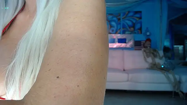 Snapshot of ADRIANNA_FOX chatting on March 15, 4:46 am ADRIANNA FOX online show from March 15, 4:46 am