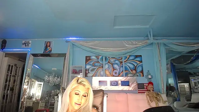Snapshot of ADRIANNA_FOX chatting on March 16, 1:28 am ADRIANNA FOX online show from March 16, 1:28 am