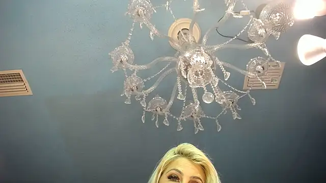 Snapshot of ADRIANNA_FOX chatting on March 16, 4:30 am ADRIANNA FOX online show from March 16, 4:30 am