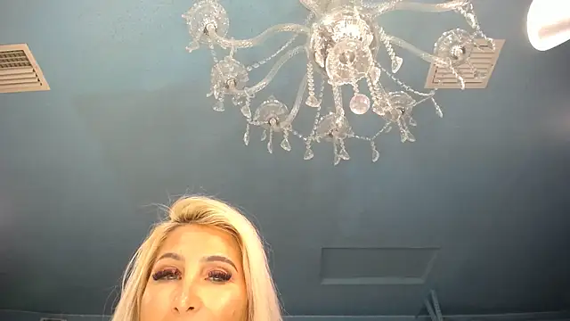 Snapshot of ADRIANNA_FOX chatting on March 18, 7:41 am ADRIANNA FOX online show from March 18, 7:41 am