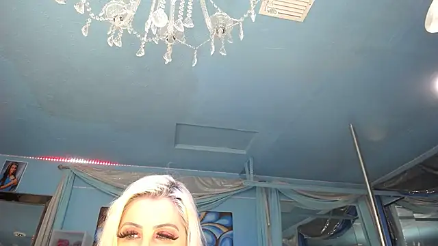 Snapshot of ADRIANNA_FOX chatting on September 16, 5:19 am ADRIANNA FOX online show from September 16, 5:19 am
