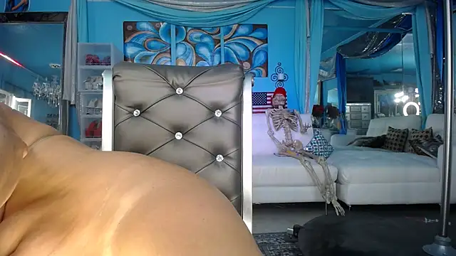 Snapshot of ADRIANNA_FOX chatting on October 9, 9:40 am ADRIANNA FOX online show from October 9, 9:40 am