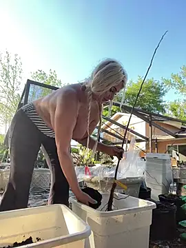 ADRIANNA FOX online show from March 20, 10:25 pm