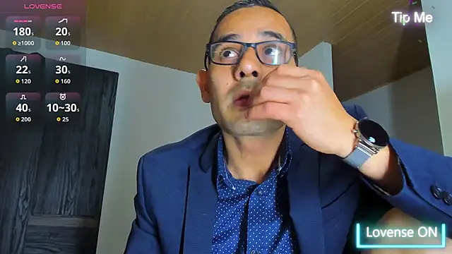 Snapshot of jhonyalzate2 chatting on October 23, 2:11 am jhonyalzate2 online show from October 23, 2:11 am