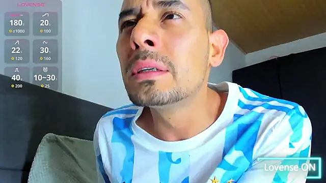 Snapshot of jhonyalzate2 chatting on November 12, 3:18 am jhonyalzate2 online show from November 12, 3:18 am