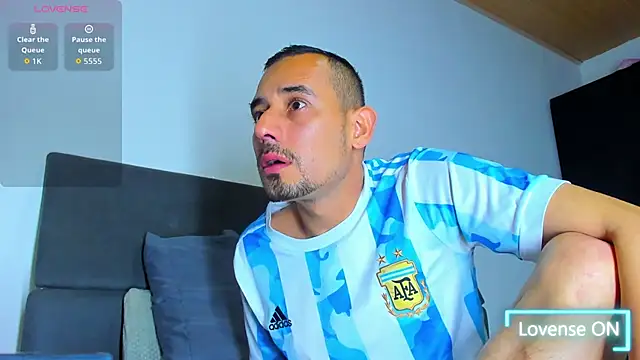 Snapshot of jhonyalzate2 chatting on November 16, 12:05 am jhonyalzate2 online show from November 16, 12:05 am