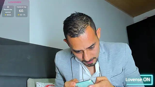 Snapshot of jhonyalzate2 chatting on November 25, 2:44 am jhonyalzate2 online show from November 25, 2:44 am