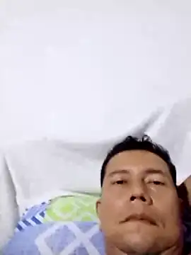 Snapshot of Lachuchaenlacara1988 chatting on February 24, 12:52 am Lachuchaenlacara1988 online show from February 24, 12:52 am