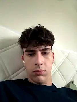 Snapshot of Andrei_992 chatting on November 14, 12:15 pm Andrei 992 online show from November 14, 12:15 pm